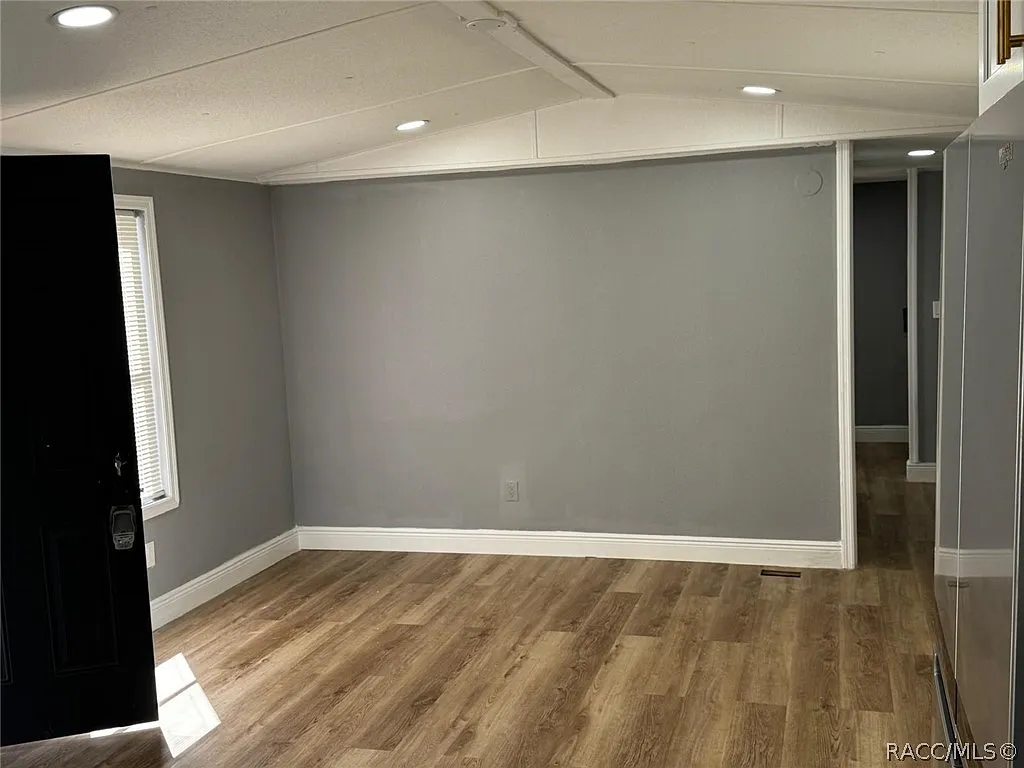 2 bed, 644 sqft, $1,350 — Photo 4