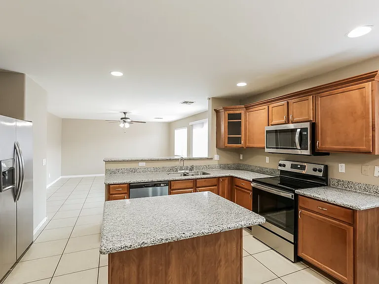 10925 W Taft St — Photo 7
