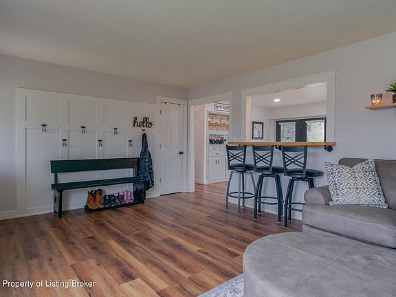 4th image of 1094 Foster Dr