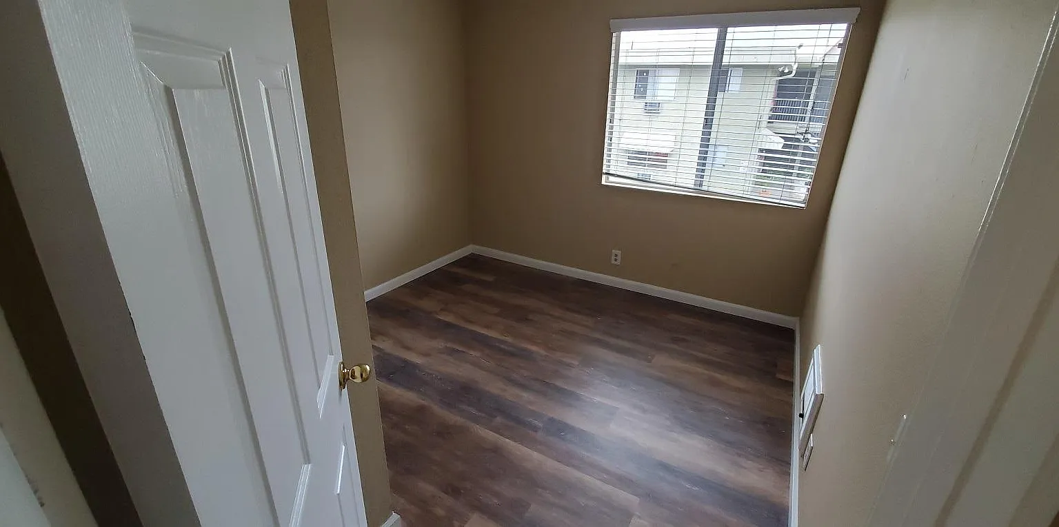 4 bed, 800 sqft, $2,395 — Photo 2