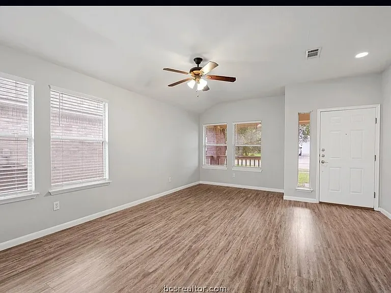 4318 Spring Garden Dr — Photo 19