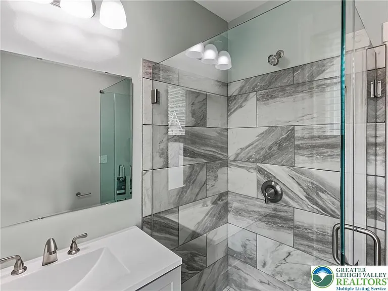 411 Main St #2 — Photo 24