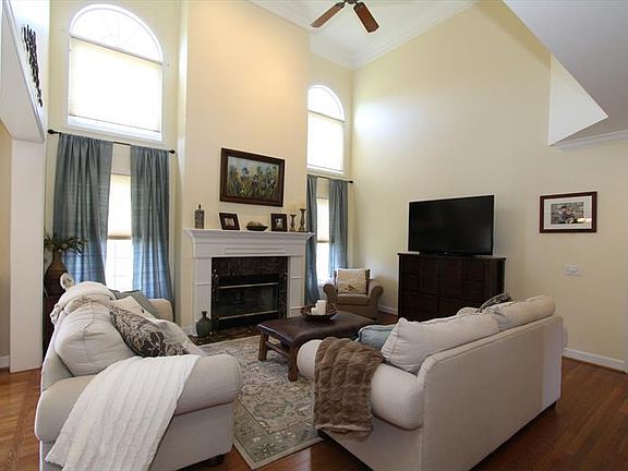 5th image of 6509 Foxchase Ln