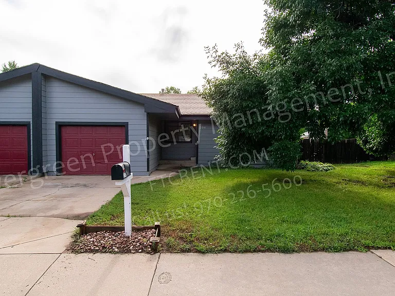 704 Ponderosa Dr — Photo 1
