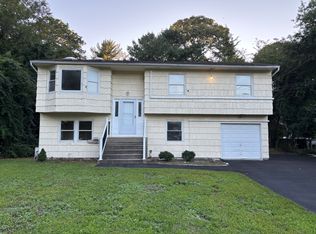 20 Westfield Rd, Coram, NY 11727