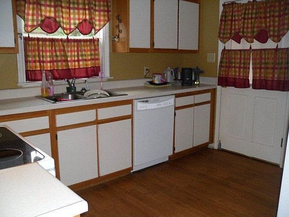 2nd image of 2550 Huntington Dr #9