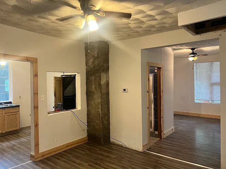 785 E Cantrell St — Photo 3
