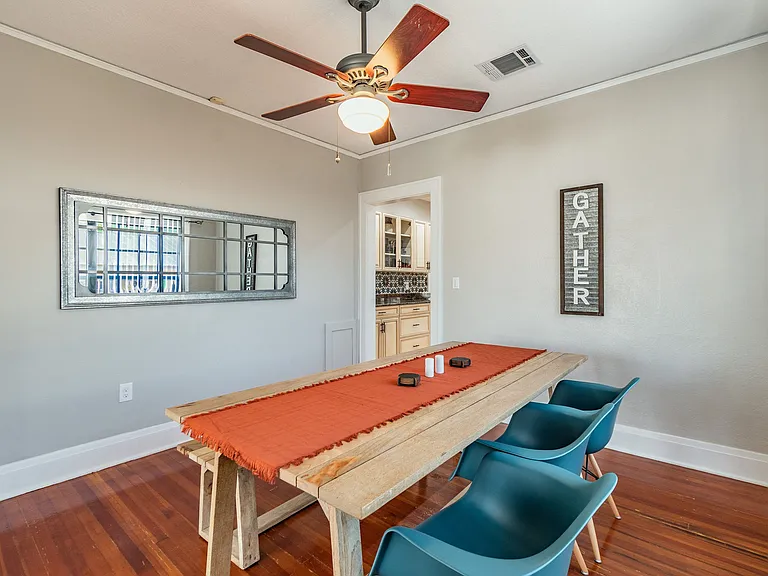 310 E Paris St — Photo 14