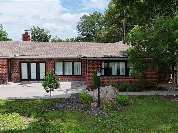 5th image of 411 S Hillcrest Dr