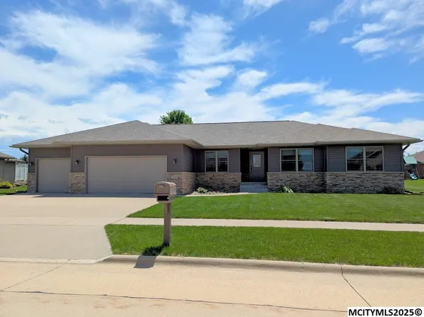 2845 Rainbow Ct, Mason City, IA 50401