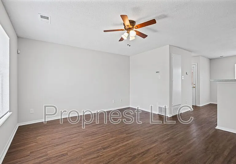 807 Barrington Woods Cv — Photo 8