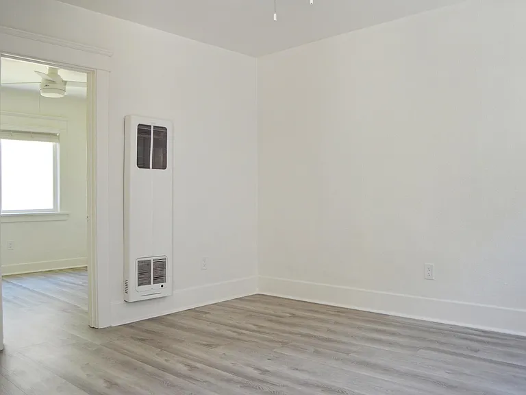 917 Grand Ave — Photo 4
