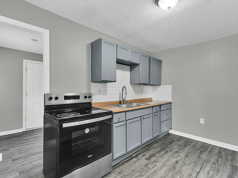 3414 Elmwood Ave — Photo 3