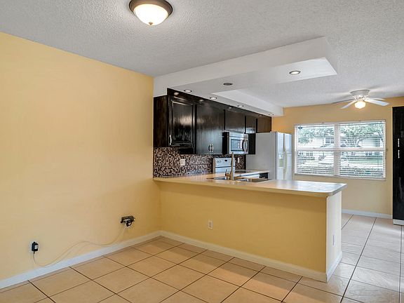 5th image of 3122 Kingston Ct #2B