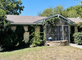 3808 Raphael Dr, Fort Worth, TX 76119