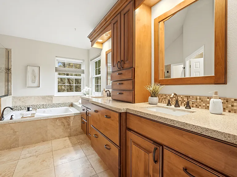 204 Corby Pl — Photo 27