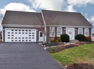 91 John Kesson Ln, Middletown, RI 02842