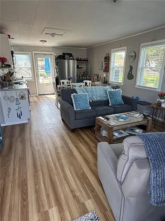 2 bed, 1.0 bath, 792 sqft, $2,000 — Photo 2