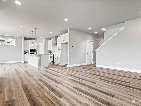 5th image of 19046 130th Avenue E