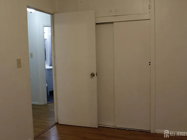 82 Washington Ave — Photo 16