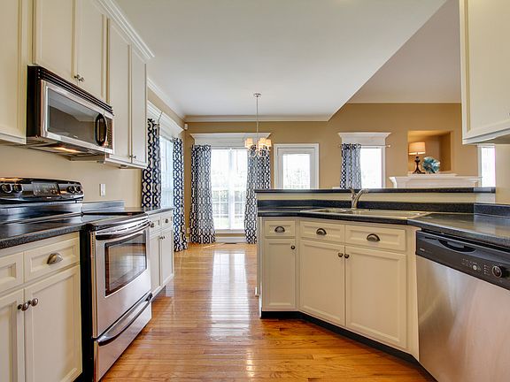 5th image of 2118 Gold Valley Dr