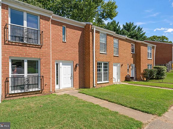 2nd image of 11 Oak Dr