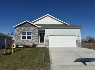 2210 Crestview Pl, Raymore, MO 64083