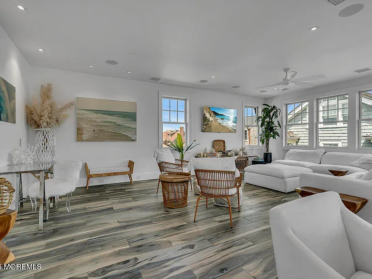 985 Ocean Ave — Photo 9