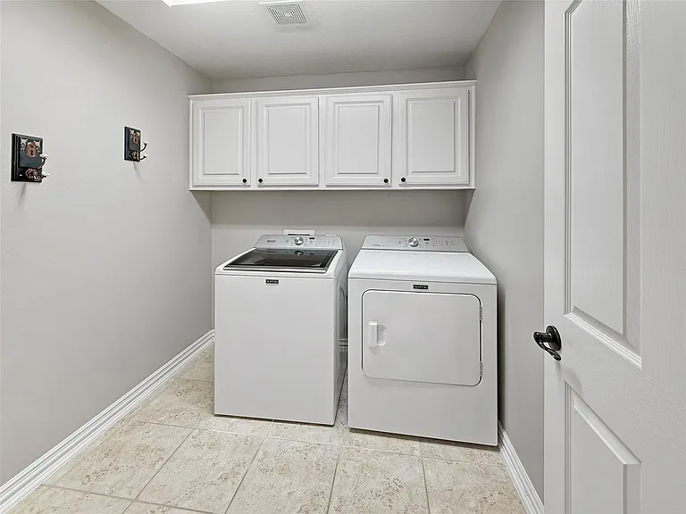 110 W Lansdowne Cir — Photo 11