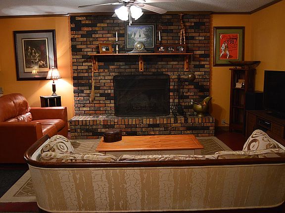 2nd image of 186 Chateau Ln