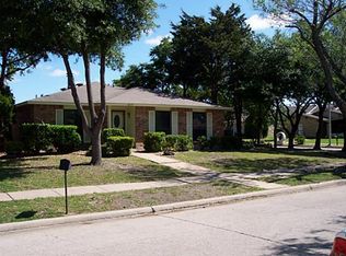 8529 Londonderry Ln, Dallas, TX 75228