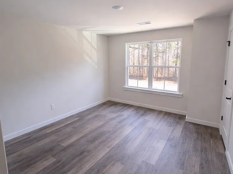 885 W 25th St — Photo 12