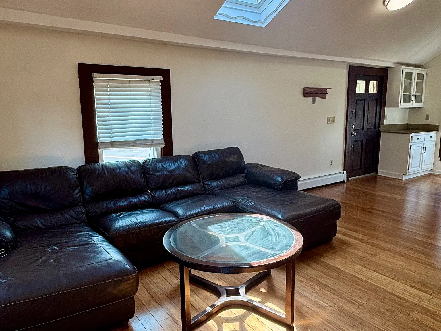 2 bed, 800 sqft, $1,900 — Photo 3