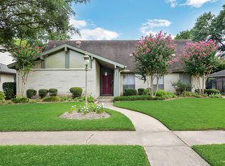 7611 Burning Hills Dr, Houston, TX 77071
