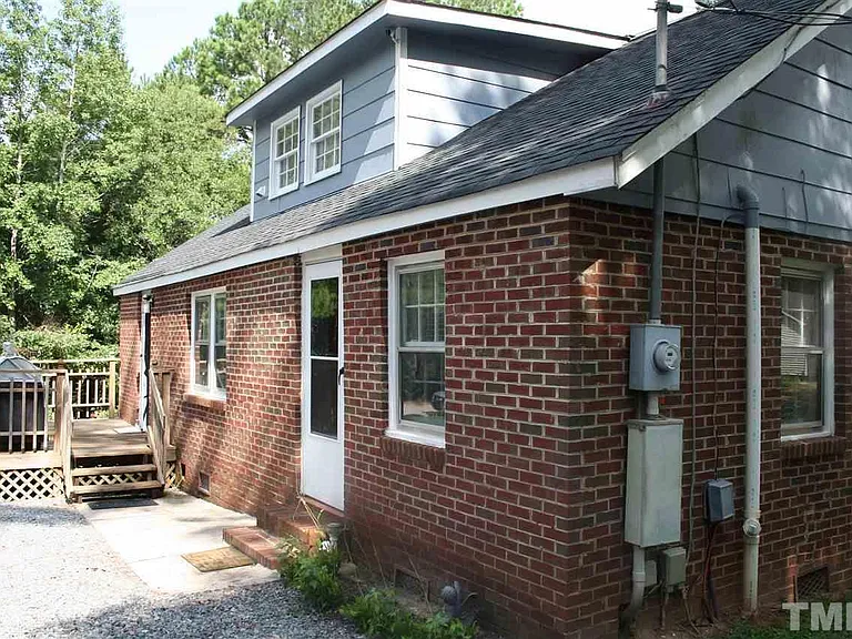 221 Howard Rd — Photo 5