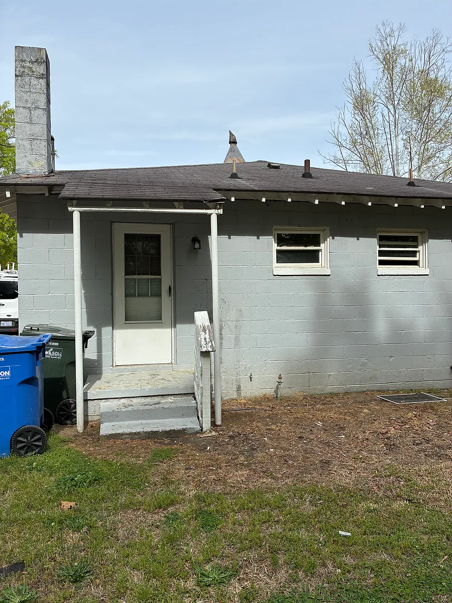 Building Photo - 717 Harper St E #717