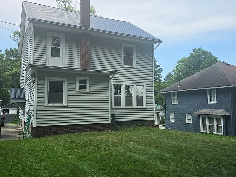446 Earl Ave — Photo 3