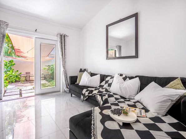 422 NW 8th St #ID1294169P