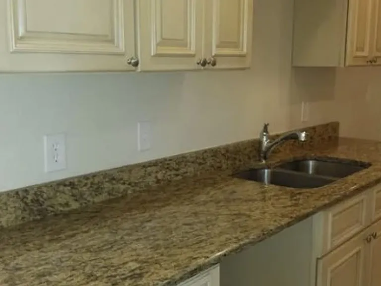 1182 SW Gastador Ave — Photo 5
