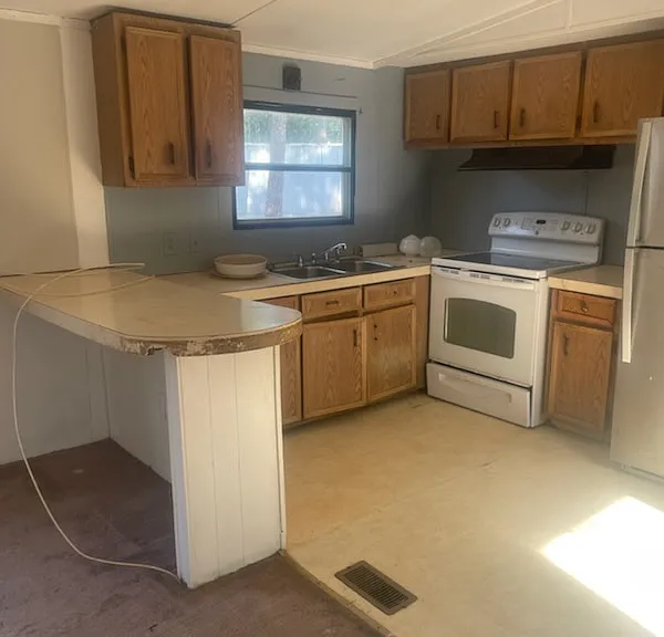 127 Emily St — Photo 1