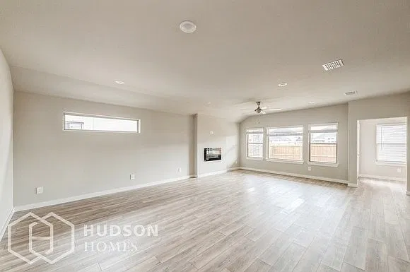 4 bed, 3.0 bath, 2176 sqft, $2,730 — Photo 3