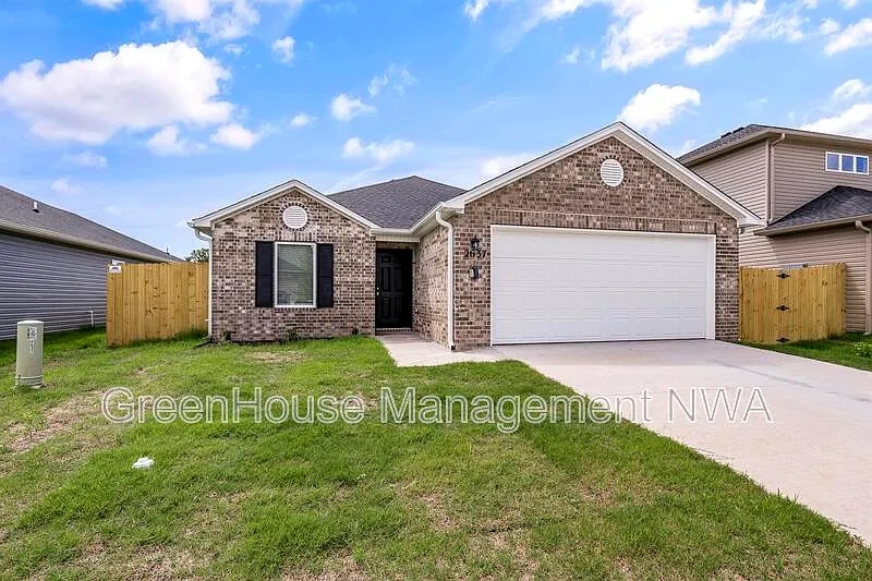 3 bed, 2.0 bath, 1216 sqft, $1,625 — Photo 3