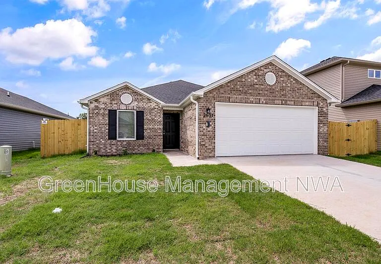 2637 E Gila Way — Photo 2