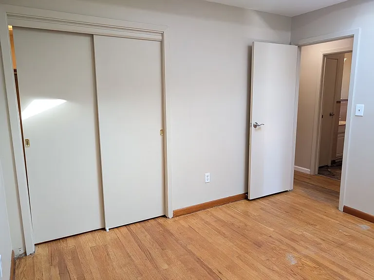 5253 Vernadale Dr — Photo 25