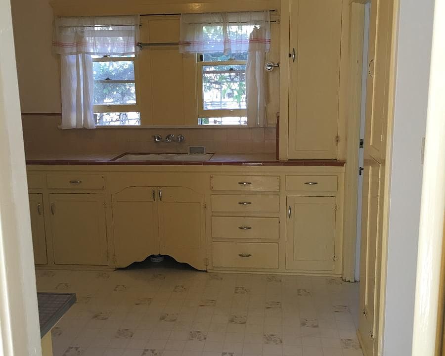 1st image of 1749 W Arbor Dr