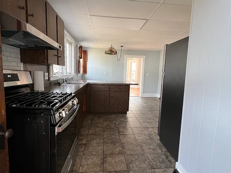 353 Broad St #1 — Photo 7