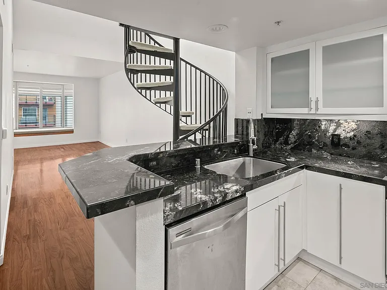 2400 5th Ave #438 — Photo 8