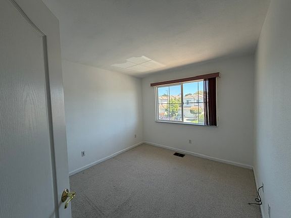 4th image of 17 Miranda Ct