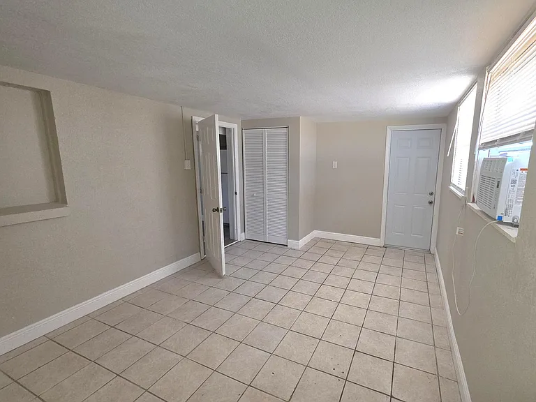 4415 Coleridge Ave — Photo 5