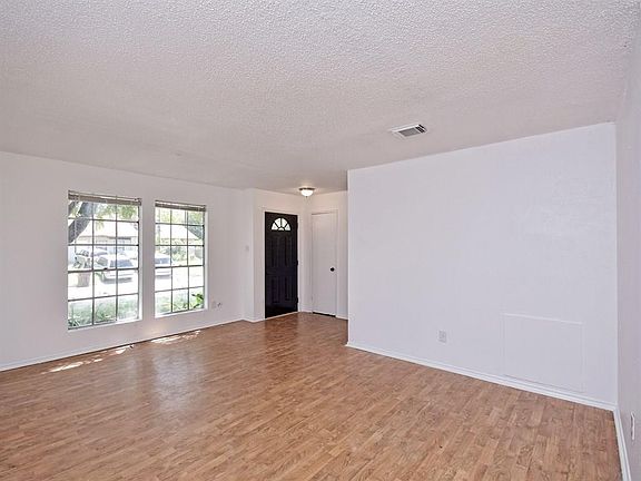 5th image of 1604 Parkside Cir